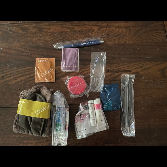 Delta Air Lines Skyteam Amenity Bag - Picture 2 of 6